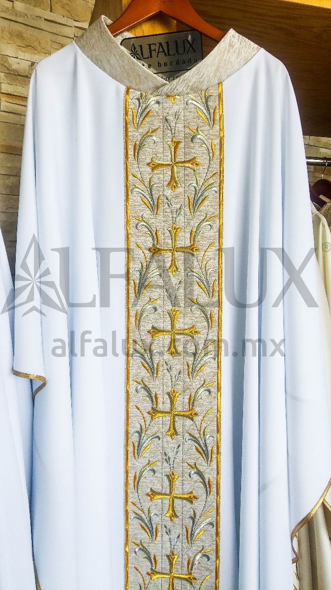 12 JARDIN BLANCO CUELLO BROCADO 1